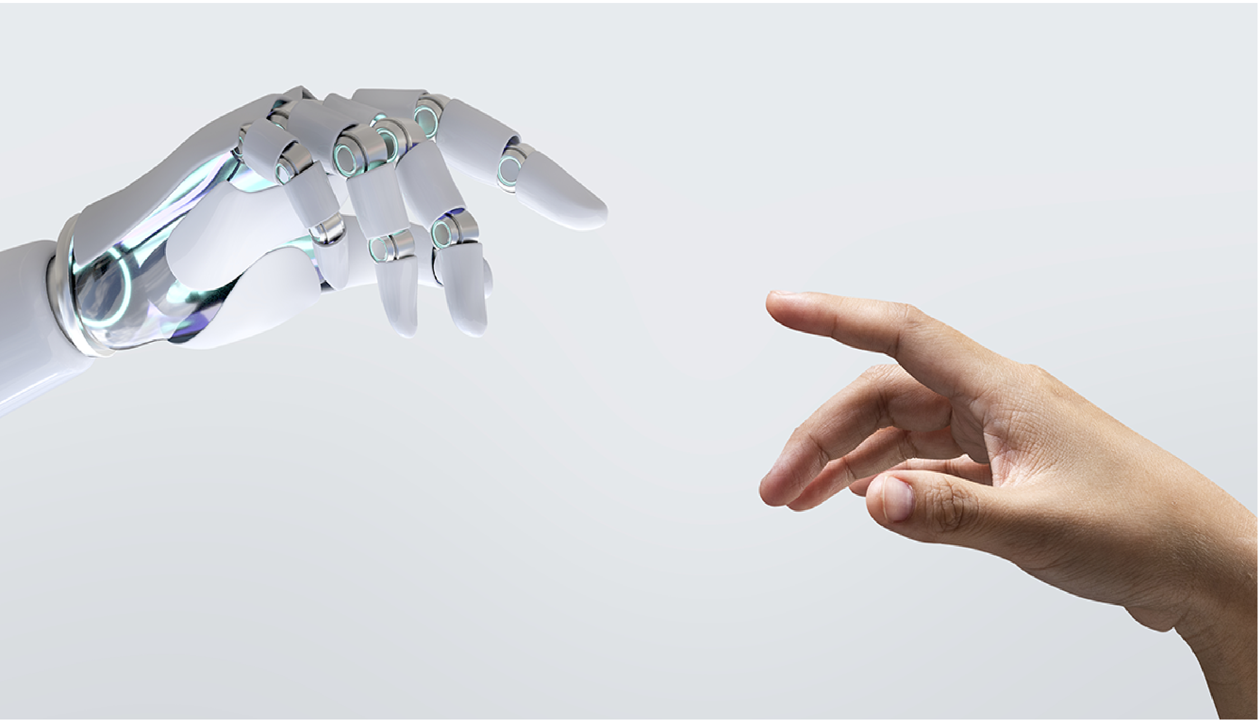 Due mani sotto un dispenser automatico